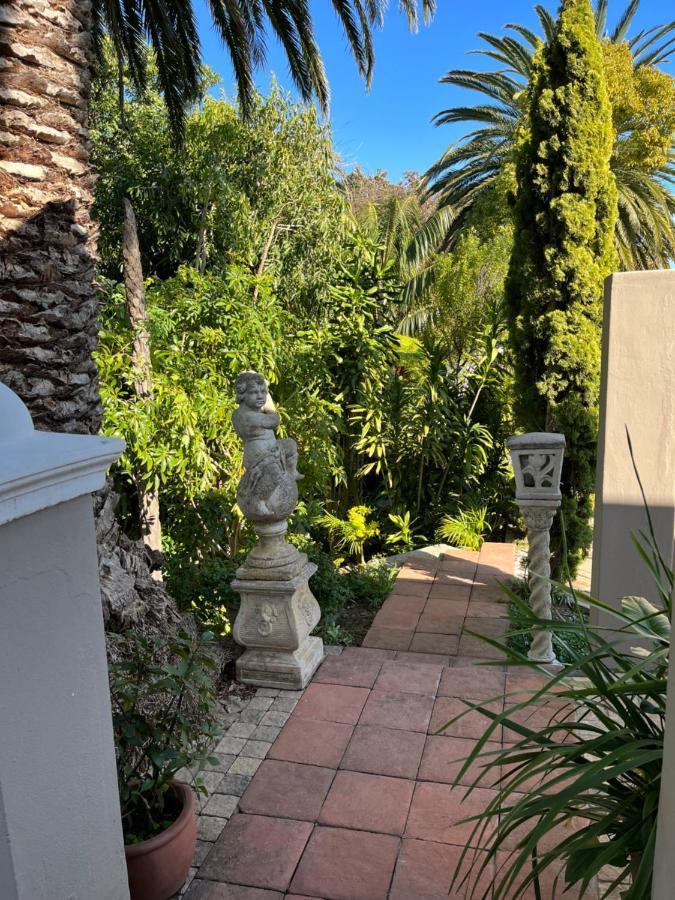 Somerset West Garden Apartments 1 Екстериор снимка