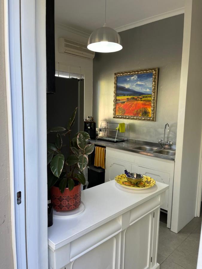 Somerset West Garden Apartments 1 Екстериор снимка