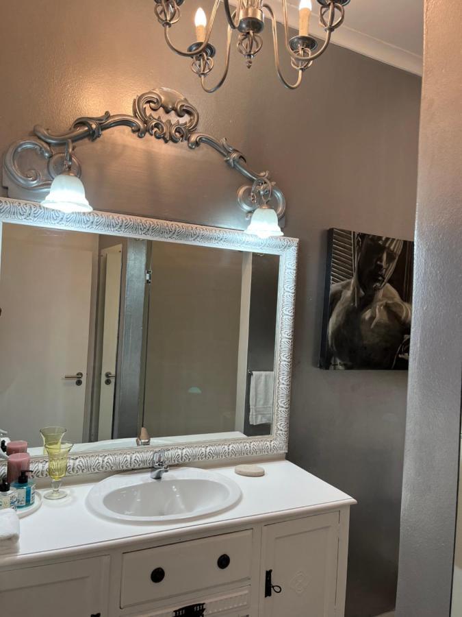 Somerset West Garden Apartments 1 Екстериор снимка