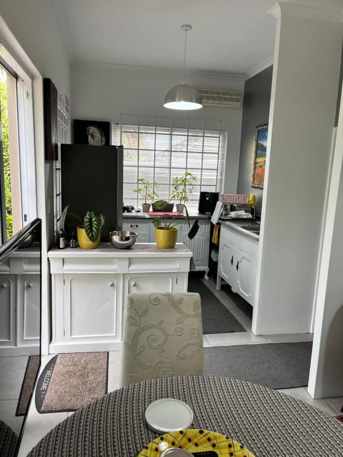 Somerset West Garden Apartments 1 Екстериор снимка