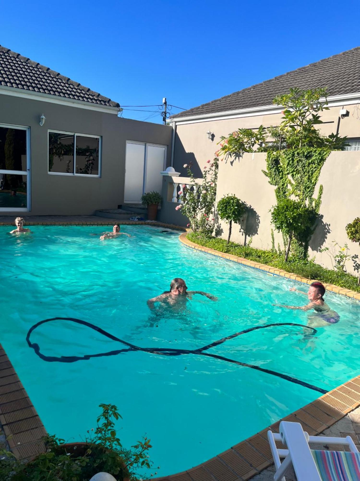 Somerset West Garden Apartments 1 Екстериор снимка
